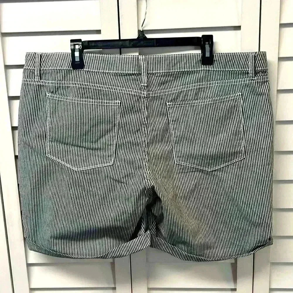 Riders by Lee Mid Rise Plus Size Striped Denim Shorts Size 22 - Picture 4 of 5